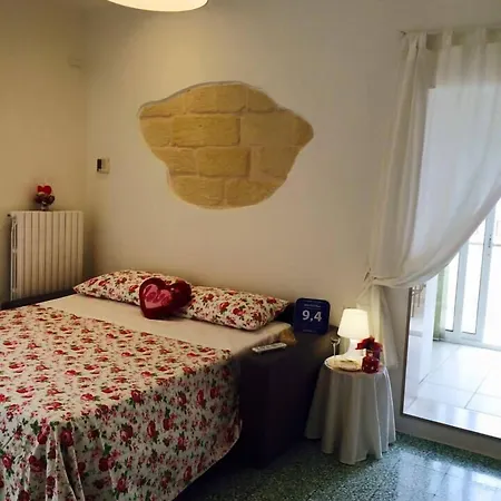 לינה וארוחת בוקר Petali Rosa 3*