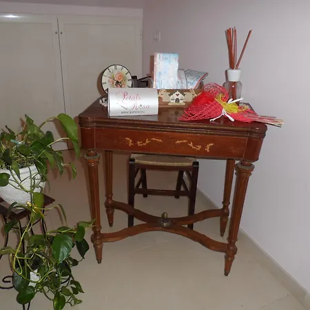 לינה וארוחת בוקר Petali Rosa פולינאנו א מארה