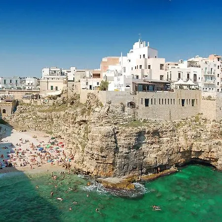 Petali Rosa Polignano a Mare
