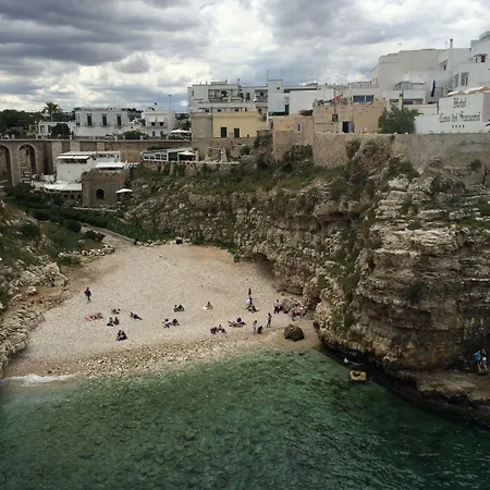 Petali Rosa Polignano a Mare
